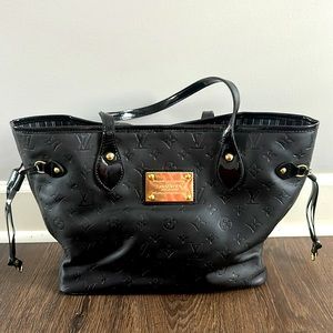 Not *authentic* Louis Vuitton bag!